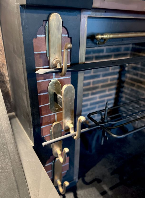 Harmony between brick and cast iron