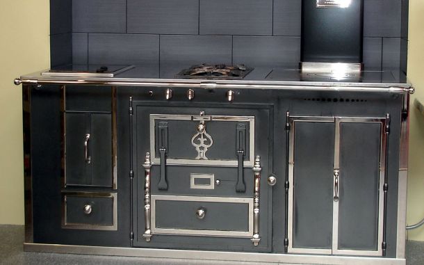 Fourneau bois mat avec bandeau couleur argent