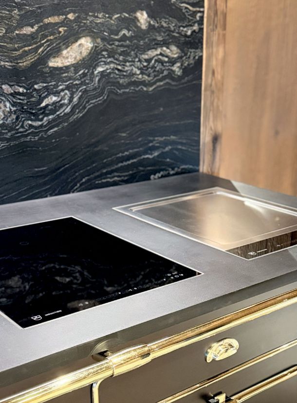 Plaque induction et cuisson sur tôle inox