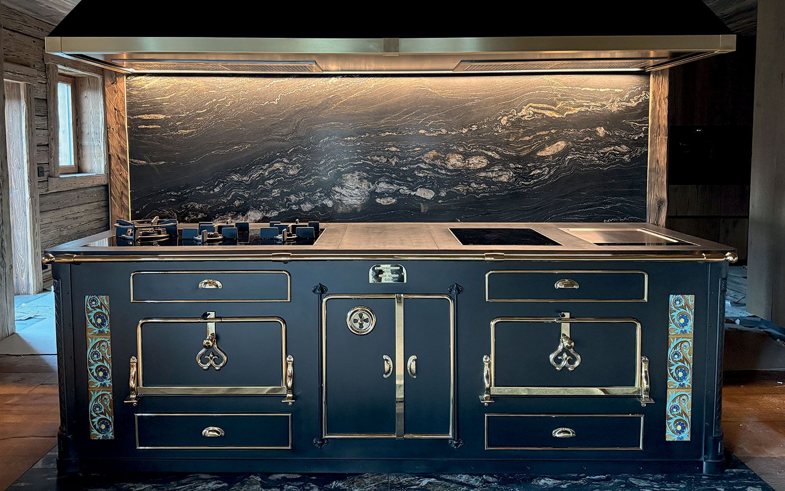 Création d'un fourneau en 2025 avec crédence en pierre naturelle