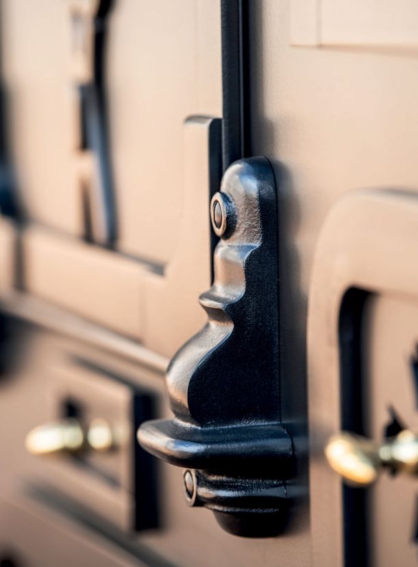 Console fonte cadre acier