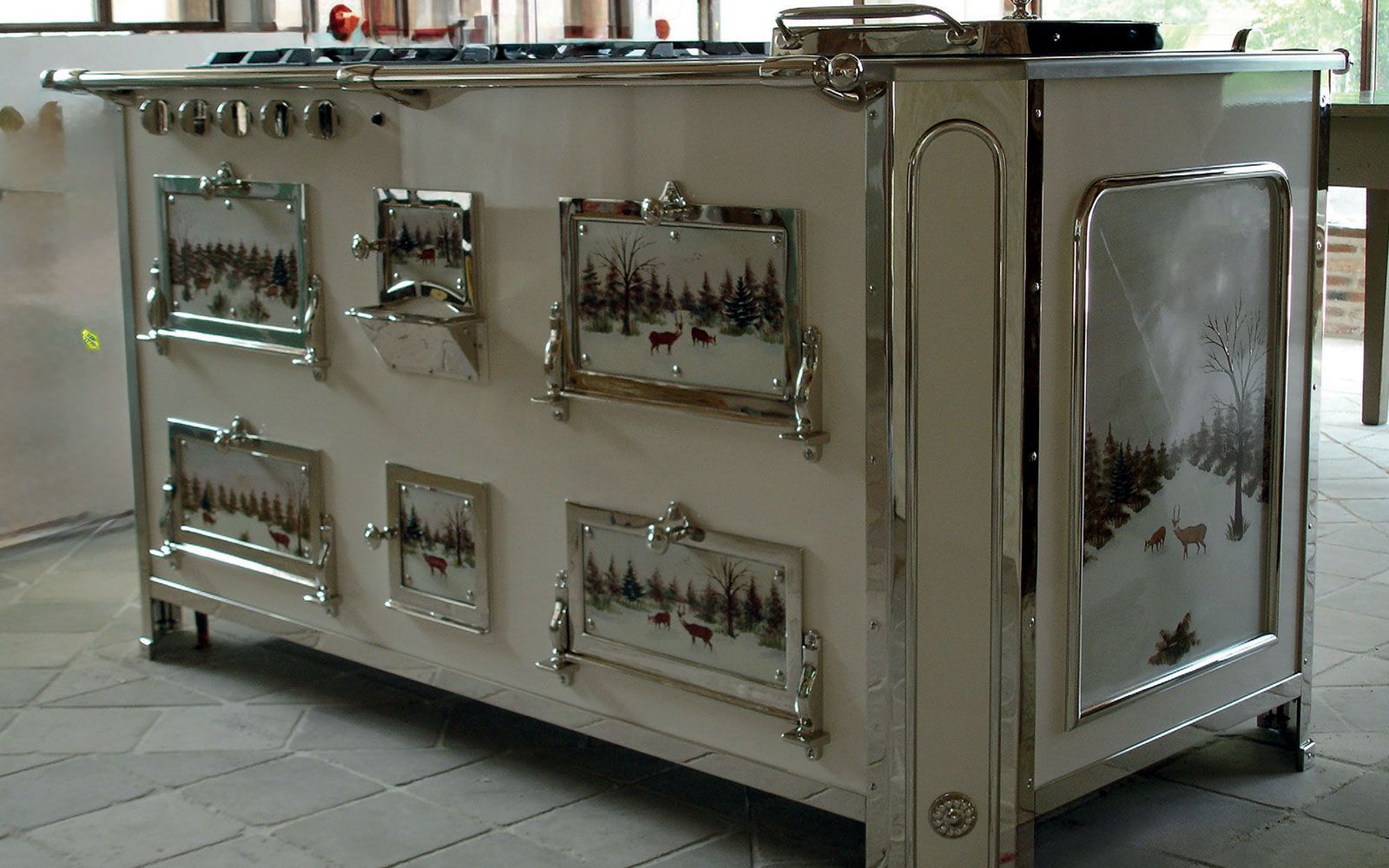 Fourneau bois finition céramique couleur blanc