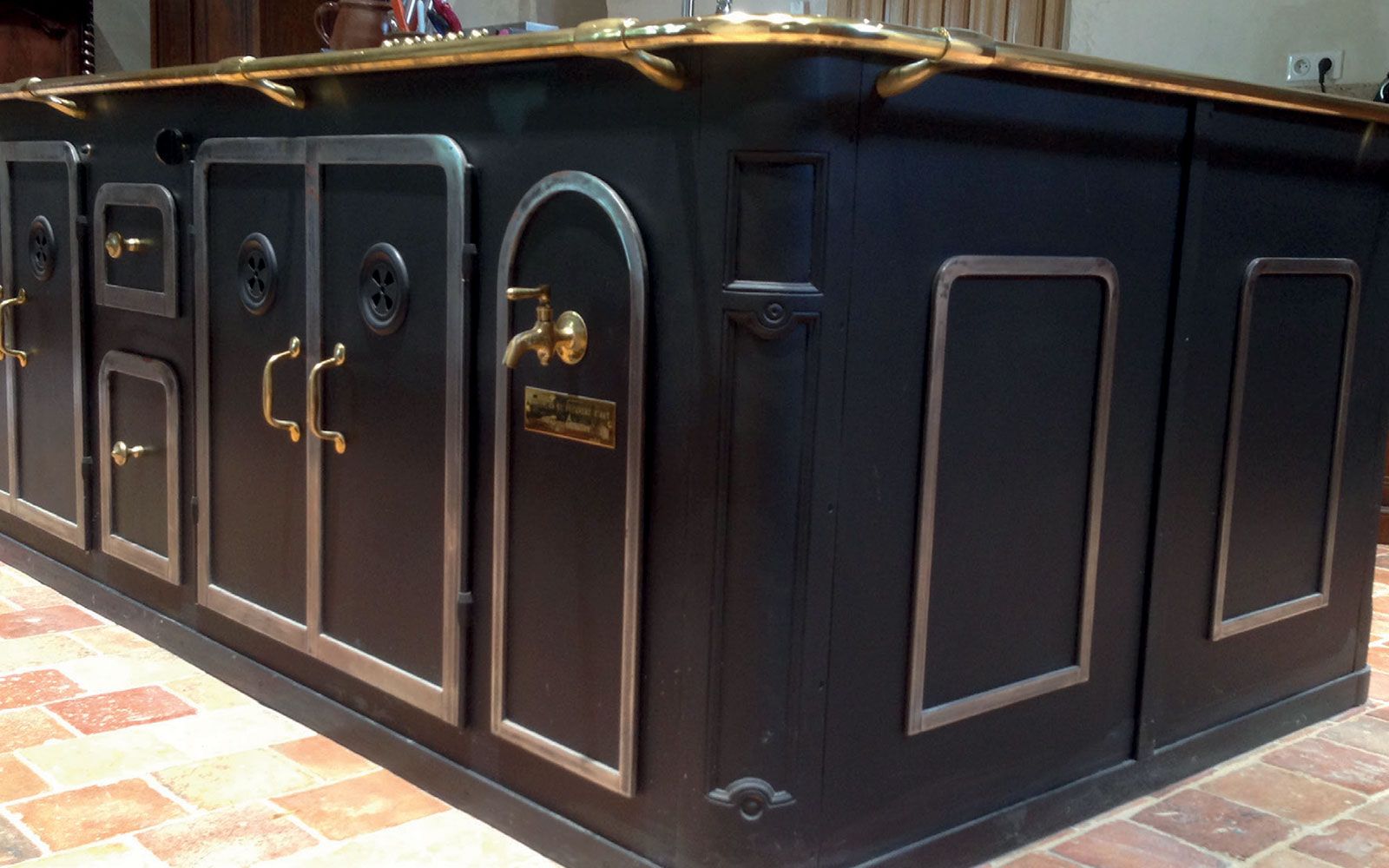 Fourneau mixte avec accessoires en laiton