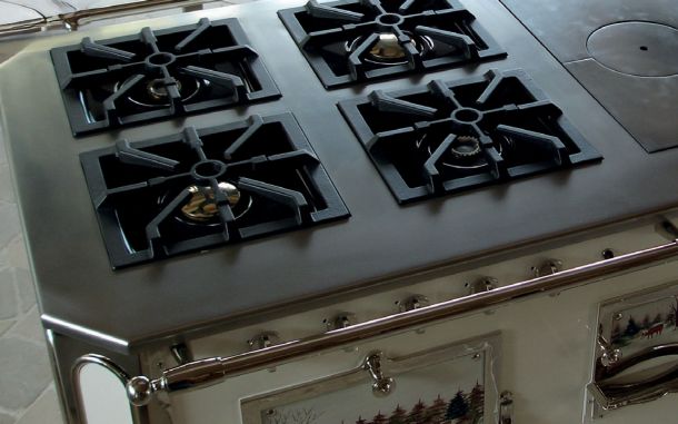 Partie cuisson du fourneau bois blanc