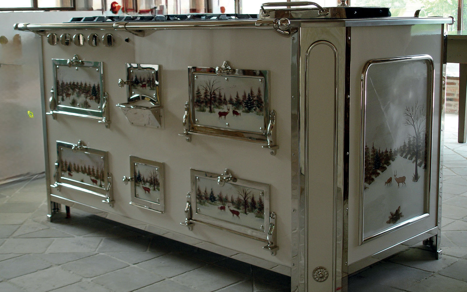Fourneau bois finition céramique couleur blanc